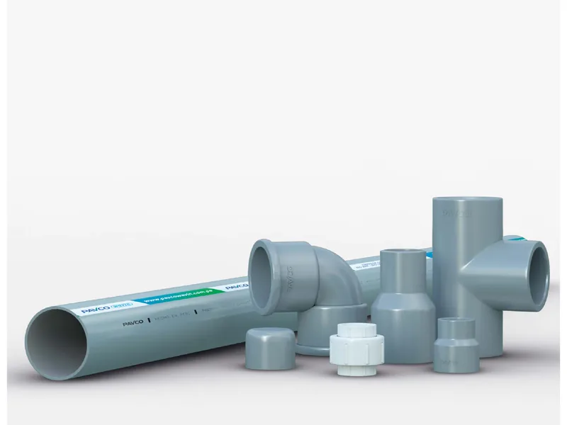 Tubo de PVC para agua fría con codos, tees y uniones